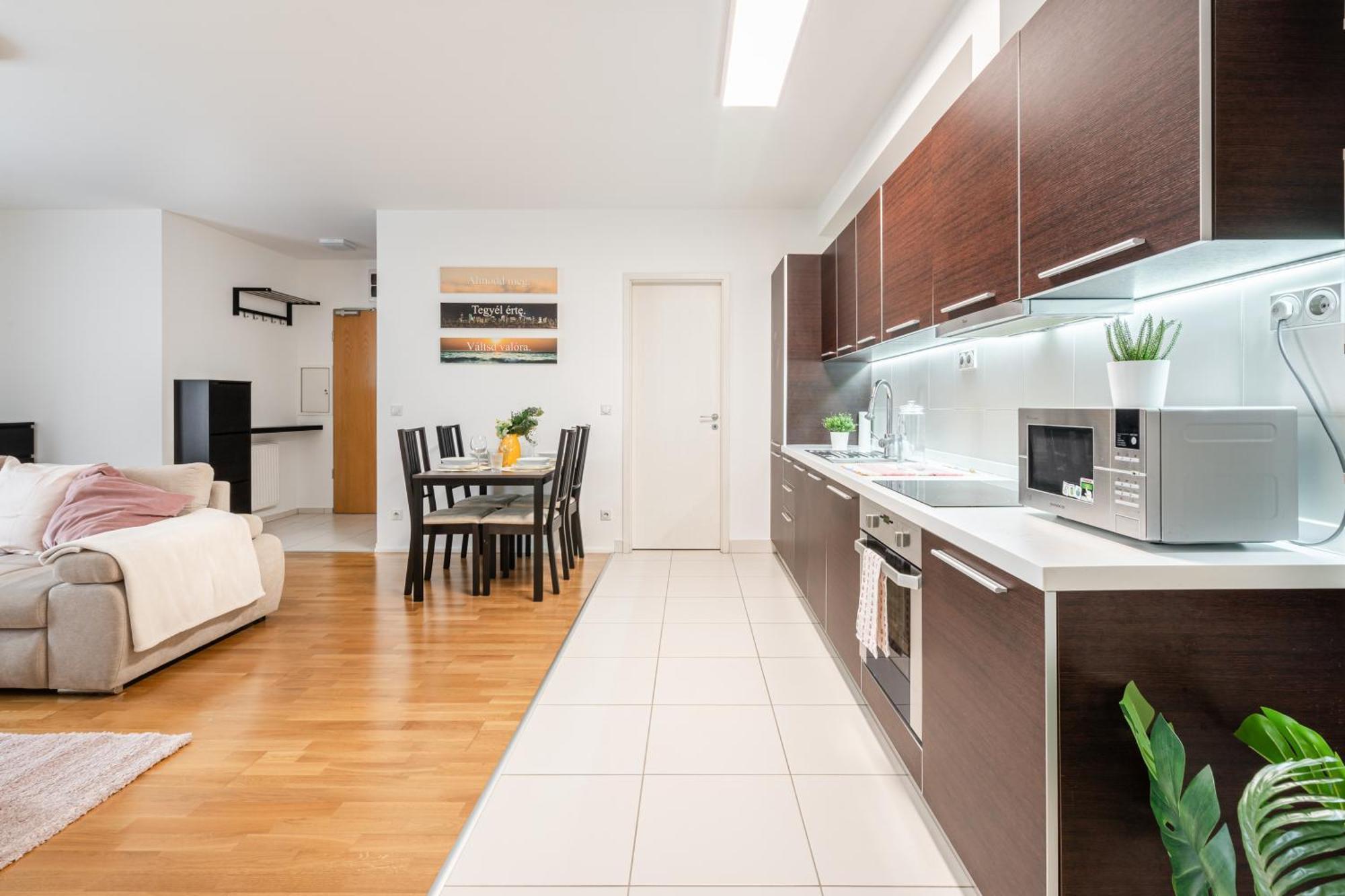 Of Serenity - 2 Bdr, Free Parking And Terrace Budapesta