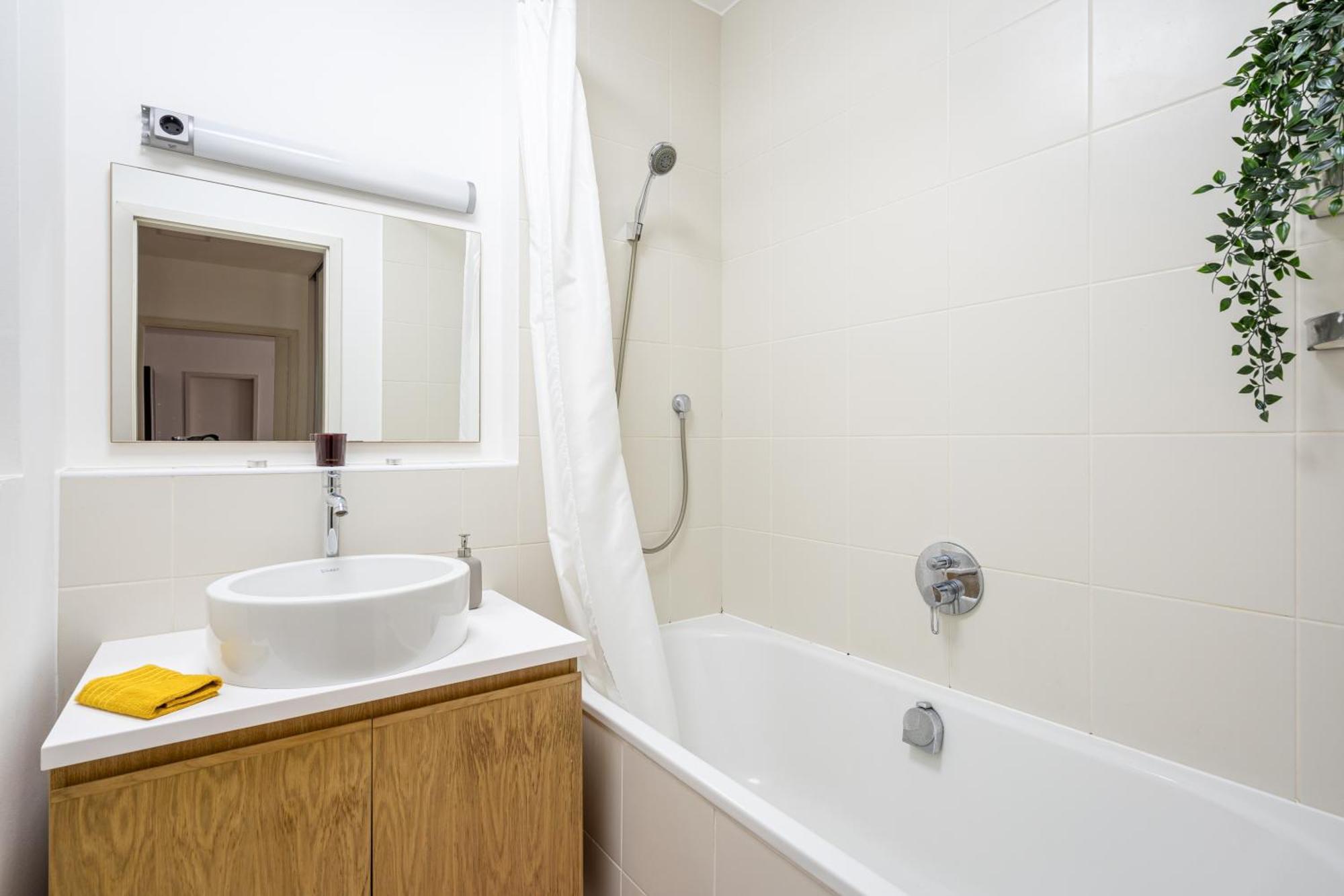 Of Serenity - 2 Bdr, Free Parking And Terrace Appartamento