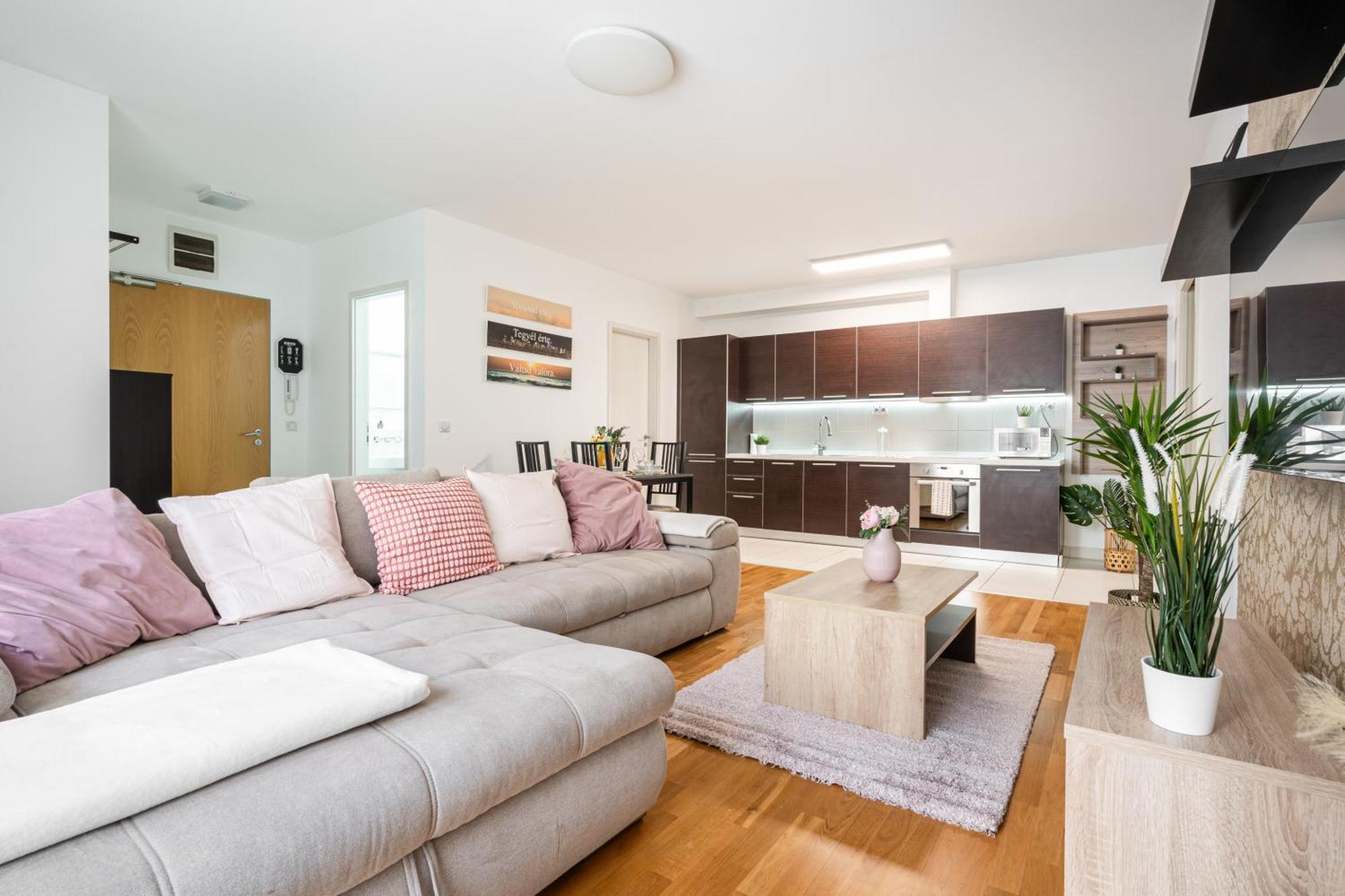 Of Serenity - 2 Bdr, Free Parking And Terrace Appartamento Budapest